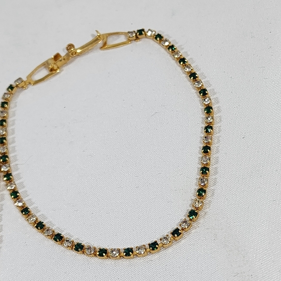 Vintage Crystal Tennis Bracelet Gold Tone Red Green Clear Dainty Minimalist 7" - Picture 4 of 9